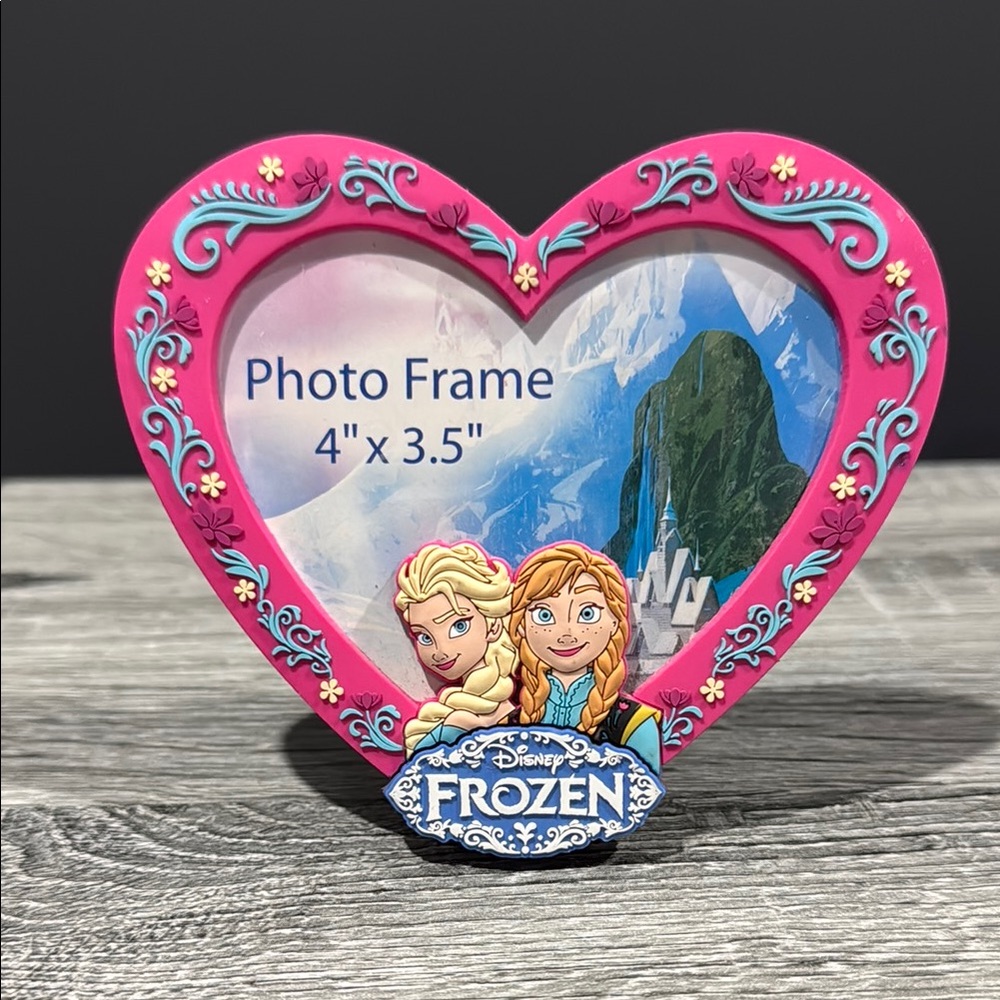 Disney’s Frozen: Heart Shaped Rubber Magnetic Photo Frame